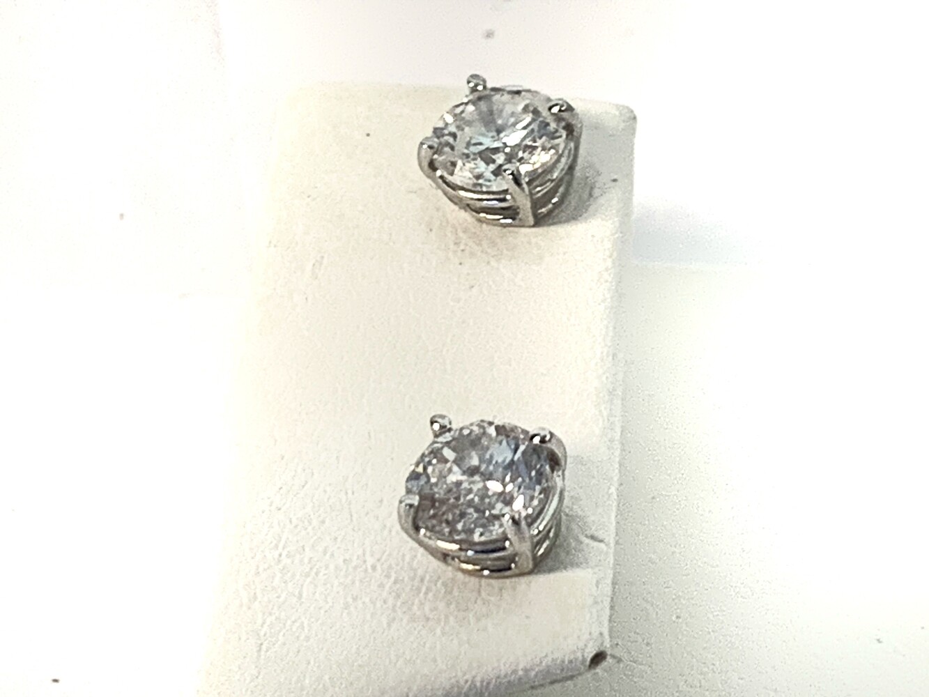 2.00ct tw Diamond Stud Earrings with 14kt WG screw backs
