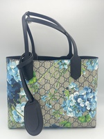 GUCCI GG Supreme Monogram Blooms Small Reversible Tote Beige Blue Navy