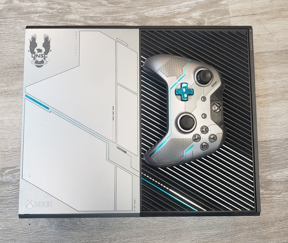 Microsoft Xbox one Halo 5 guardians edition 1TB w/controller 1540