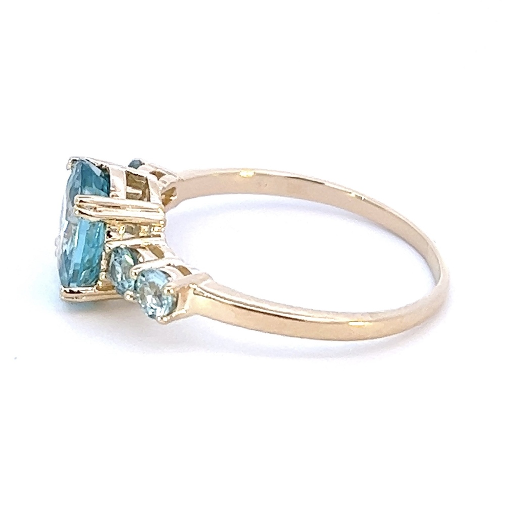  14kt Yellow Gold Blue Topaz Ring Size 11.75