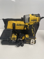 Dewalt 20V MAX Cordless 1/4 in. Impact Driver with 2 batteries and charger