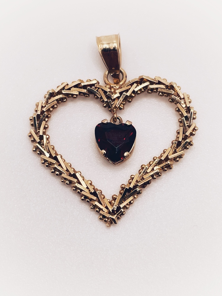  14kt Yellow Gold Ruby Stone Heart Pendant