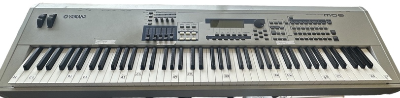 Yamaha Keyboard MO8