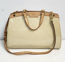 Louis Vuitton Brea MM Monogram Vernis Citrine Patent Leather Shoulder Bag