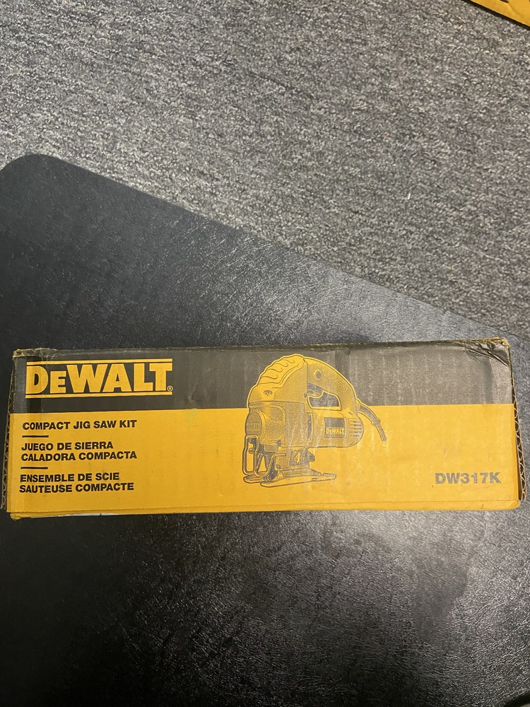 DEWALT Scie sauteuse compacte de 5,5 A