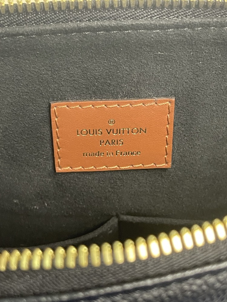 Louis Vuitton Monogram V Tote MM Black