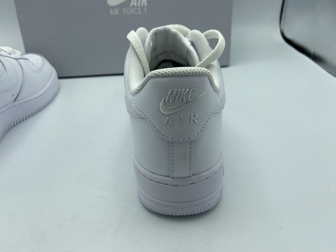  Air Force 1 White Size 9.5