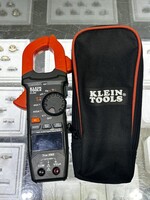  Klein Tools CL390 AC/DC Digital Clamp Meter W/ Probes and Case - Used