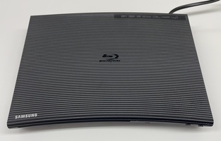 Samsung Blu-Ray Player model: BD-J5700 includes remote
