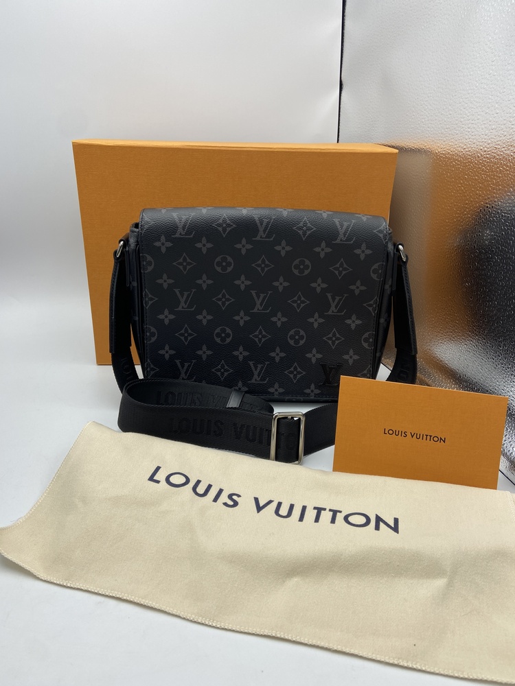 Louis Vuitton Monogram Eclipse District MM, preowned, never used