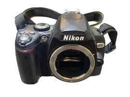  Nikon d40x 10.2 MP Digital SLR Camera - SC 10210 Body Only