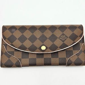 Louis Vuitton Caissa Wallet – Elegant Damier Canvas with Gold Details