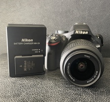 nikon  d5200 Camera With Leans And Charger 