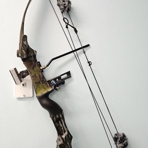 Bear Super Magnum 44 Compound Bow – 44in 70lb Draw Wight 