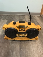 Dewalt  Radio/ DC011 / Pre-Owned 