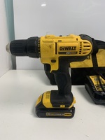 DEWALT DCD771 w/ case & charger