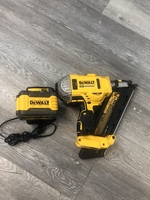 Dewalt Framing Nailer 20V/ DCN692 / W/Battery & Charger - Pre-Owned 