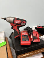 Milwaukee Impact Driver W/Charger 