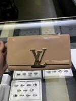 Louis Vuitton  Beige Poudre Patent Leather Louise Clutch 