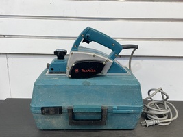 Makita 1900B 3-1/4" Power Planer Plane w/ Case Accessories Tested Clean