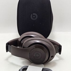 Beats Studio Pro With Case