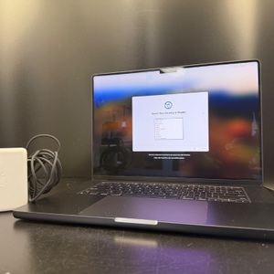 Apple - MacBook Pro 16" Laptop - M3 Pro chip Built for Apple Intelligence - 36GB