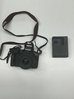 Canon EOS R100 Camera with charger 