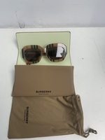 Burberry B4334