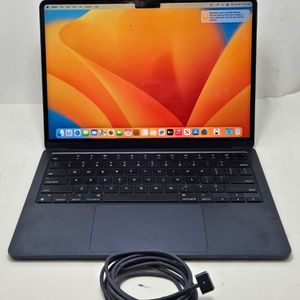 Apple MacBook Air 2022,8GB, 256GB A2681