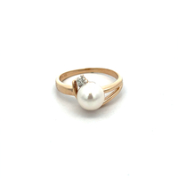 14kt Yellow Gold Diamond & Pearl Ring
