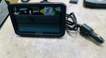 Garmin Dezl 770LM Trucker 7" GPS w/ Suction Cup Mount & Charger