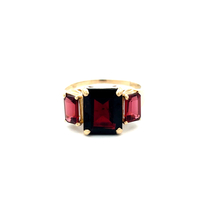 10kt Yellow Gold Garnet Ring