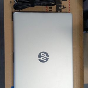 HP 15-dy5059nr i5 processor, 8GB of RAM, and a speedy 256GB SSD