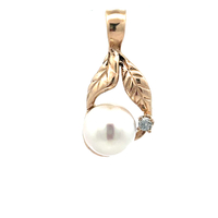 14kt Yellow Gold Diamond & Pearl Pendant 