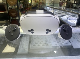 Meta Oculus Quest 3S 128GB W/ 2 Controllers
