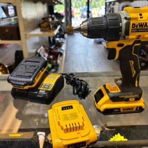 DeWalt 20V MAX ATOMIC 1/2 in. Brushless Cordless Drill/Driver Kit W/ 3 batteries