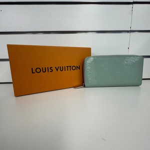 Louis Vuitton epi electric comes with Certificate of Authenticity by Entrupy  