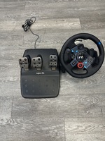 Logitech G29 Driving Force Racing Wheel and Floor Pedals