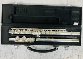 Yamaha YFL-222 Standard Flute w/ hard case