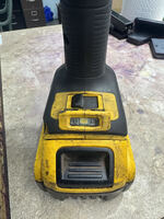 DEWALT DCF894 20V MAX XR Brushless 1/2" Mid-Range Impact Wrench Kit w/ Battery