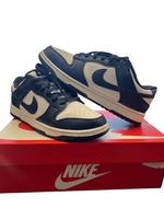 NIKE Dunk Low Size 9