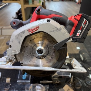 Milwaukee M18 18V Lithium-Ion Cordless 6-1/2 in. Circular Saw