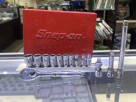 Snap On USA TM70B 1/4” Drive Standard Ratchet 4.5”W/ Sockets + Extentions 