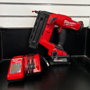 Milwaukee 2746-20 
