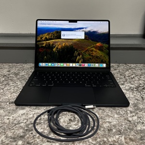 MacBook air 2024  A3113 m3 chip, 8gb ram, 256gb storage 100% battery health