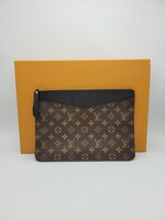 Louis Vuitton Daily Pouch MNG Noir