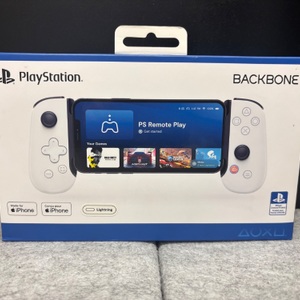 Backbone One PlayStation Edition (Lightning) - Mobile Gaming Controller - White