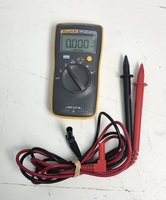 Fluke 101 Digital Multimeter 600V CAT III Auto Range w/ Test Leads