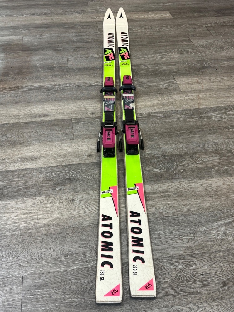 ATOMIC ARC 733 SL スキー板 2本セットです。 Atomic ARC 733 SL Skis | Sterling & Knight Jewelry & Pawn