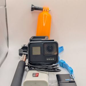 GoPro HERO7 Black + 2 Batteries & Charger